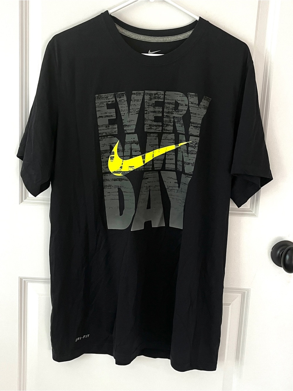 Nike Mens Dri Fit Every Damn Day Graphic T Shirt Large Black Neon Yellow